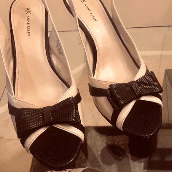 Shoes - Picture 2 of 3